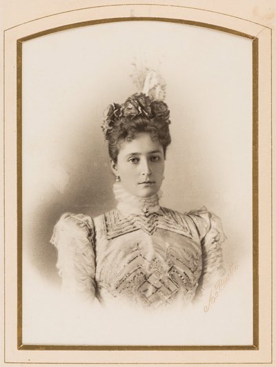 Elisabeth Fiodorovna de Russie (Elisabeth de Hesse Darmstadt) (1864-1918) - Prinsessan av Hessen vid Rhen, storhertiginnan Elizabeth Fyodorovna av Ryssland, av Levitsky, Sergei Lvovich (1819-1898). Albumin foto. Privat samling av Sergei Lvovich Levitsky