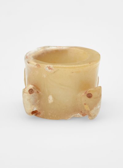 Pärla med masker, c.1600-c.1050 f.Kr av Shang Dynasty Chinese School