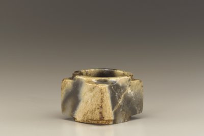 Kort rör (cong) (jade (nefrit)) av Shang Dynasty Chinese School