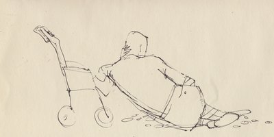 Man lutad mot barnvagn på stranden, c1950. av Shirley Markham