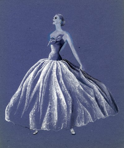 Kvinna i axelbandslös balklänning, c1952. av Shirley Markham