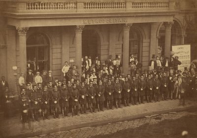 [Grupporträtt av officerare] av Silas A. Holmes