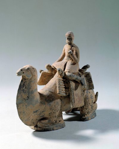 Sogdisk civilisation: "" kamel och kamel, transport av siden""" Begravningsstaty i terrakotta. 400- eller 600-talet. Paris, Cernuschi-museet av Sogdian Sogdian