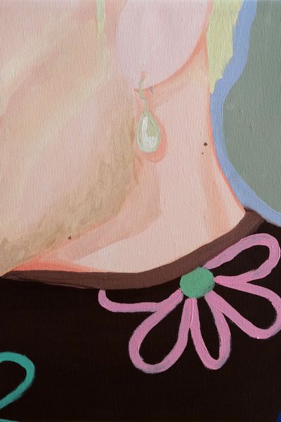 Blond kvinna med rosa blomma av Sophia Novosel