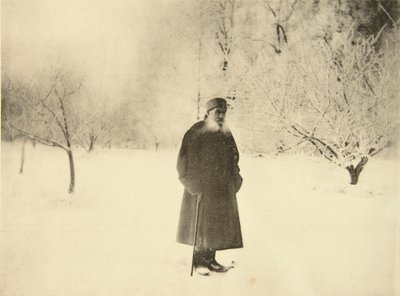 Den ryske författaren Leo Tolstoj tar en vinterpromenad, 1900-talet av Sophia Andreevna Tolstaya