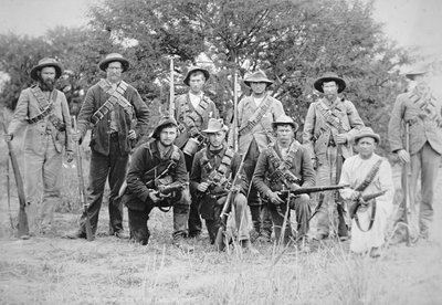 Boerkommandot beväpnade med det tyska Mausergeväret modell 1895 (s/v foto) av South African Photographer