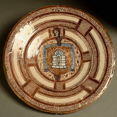 Blazon av klostret av Poblet, cistersianklostret i Katalonien. Keramisk platta tillverkad nära Valencia, Spanien. Florens från 1500-talet, Museo Nazionale del Bargello av Spanish School