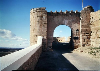 Krenelerad port till slottet av Spanish School