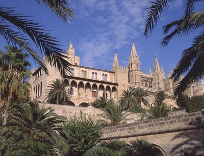 Utsikt över La Almudaina-palatset, Palma de Mallorca av Spanish School
