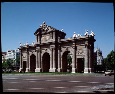 Utsikt över Alcala-porten (1778) av Spanish School