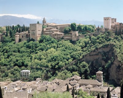 Utsikt över Alhambrapalatset från nordost, 1300-1500-talet av Spanish School
