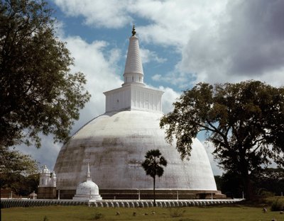Utsikt över Ruwanwelisaya stupa av Sri Lankan School