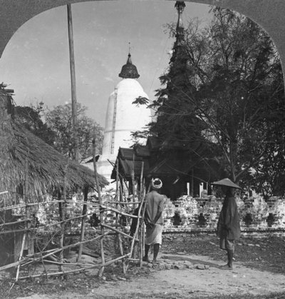 En paraplyformad pagod, Bhamo, Burma, 1908 av Stereo Travel Co