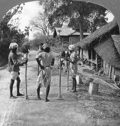 Väglagning, Bhamo, Burma, 1908 av Stereo Travel Co