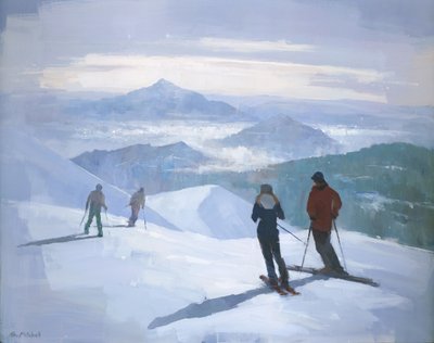 Skidåkare på snöklädda bergstoppar av Steve Mitchell