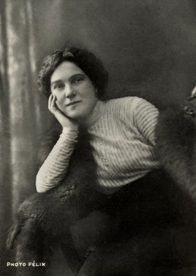 Porträtt av den franska konstnären Suzanne Despres ( 1875 av Studio Felix