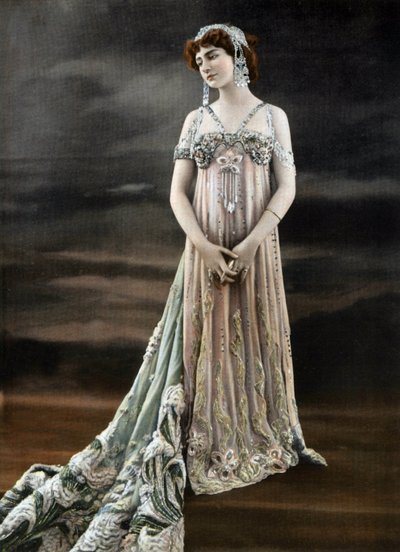 Franska sopranen Genevieve Vix som Circe i operan Circe på Opera Comique i Paris (foto) av Studio Reutlinger