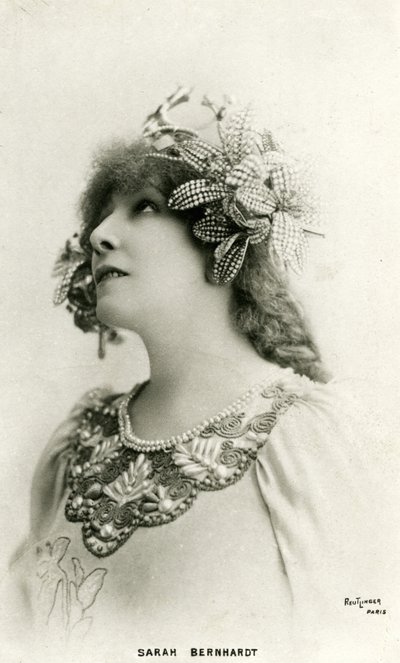 Henriette Rosine Bernard aka Sarah Bernhardt (1844-1923) som "The distant princess", en pjäs av Edmond Rostand (s/v foto) av Studio Reutlinger