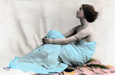 Lina Cavalieri som Fedora, ca 1900-1905 (vykort) av Studio Reutlinger