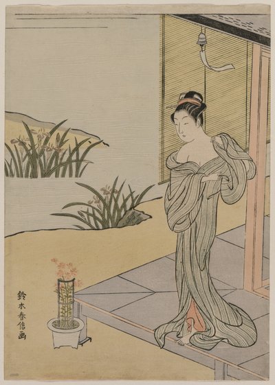 Ung kvinna tittar på en kruka med rosa, ca. 1767. av Suzuki Harunobu