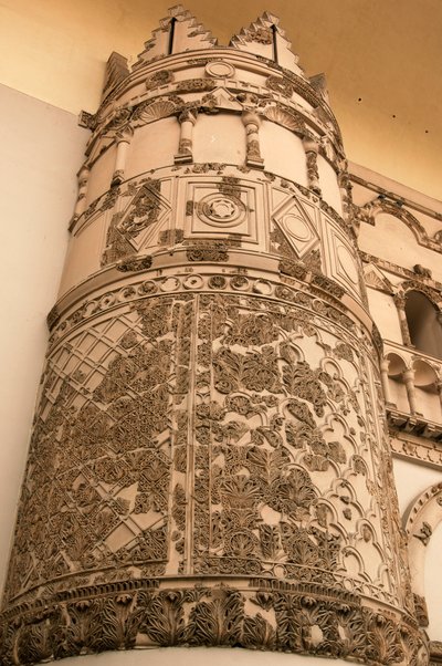 Ingången till Nationalmuseet, som innehåller den monumentala porten till Qasr al-Hayr al-Gharbi, ett av de mest berömda Umayyad-slotten, gamla staden i Damaskus (Unescos världsarvslista) av Syrian School