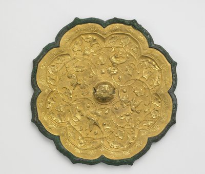 Spegel (brons och guld) av Tang Dynasty Chinese School