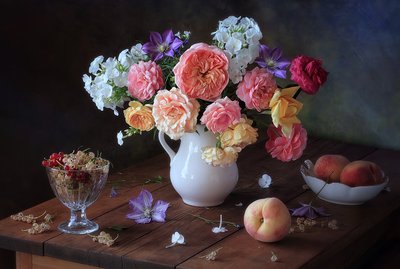 Blomsterstilleben med persikor av Tatyana Skorokhod