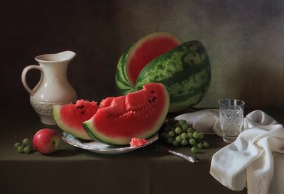 Färsk vattenmelon och druvor av Tatyana Skorokhod