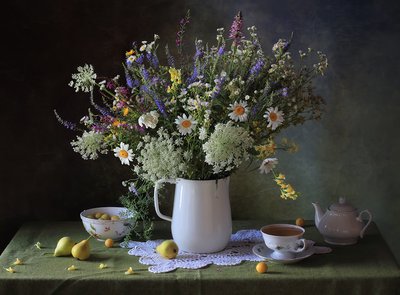 Sommarbord med vildblommor av Tatyana Skorokhod