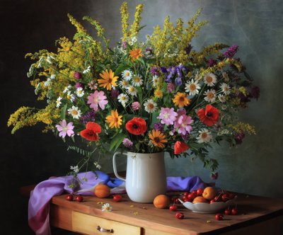 Vildblommor och sommarfrukt av Tatyana Skorokhod