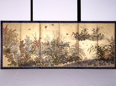 Blommor och fjärilar (bläck, färg och bladguld på papper) av Tawaraya Sotatsu