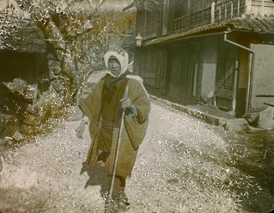 Porträtt av en japansk man ca 1900 - 1915 (fotografi) av Teijiro Takagi