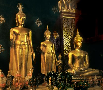 Buddhor från Sukhothai-perioden av Thai School