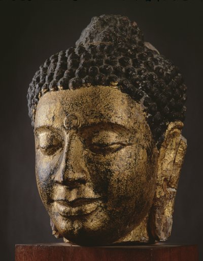 Jätte Buddha-huvud med slutna ögon, Srivijaya-stil av Thai School