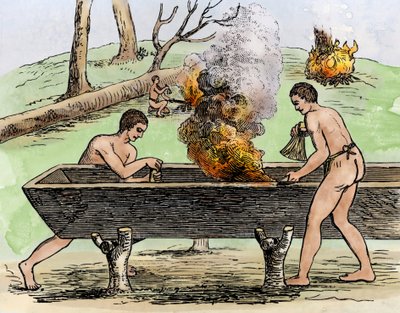 Indianer gör en kanot, visar trädstammen med eld och gräver med örtbitar. Gravyr 1590 av Theodore De Bry, färgstark 1800-talsgravyr. av Theodor de Bry