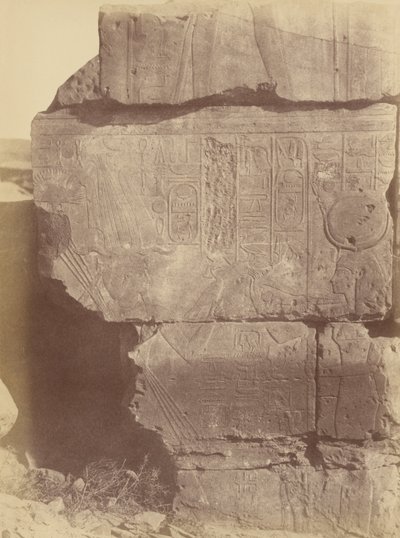 Närbild av hieroglyfiska inskrifter och skulpturer, Karnak av Théodule Devéria