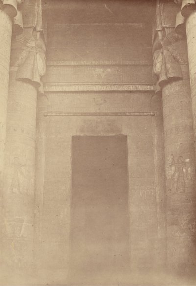 Den inre ingången till Temple of Denderah av Théodule Devéria