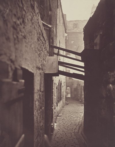 Close, nr 83 High Street. av Thomas Annan