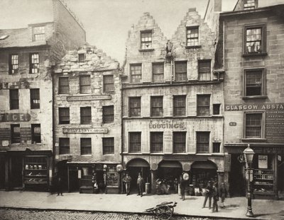 Gamla byggnader på High Street, nr 17-27 (#16) av Thomas Annan