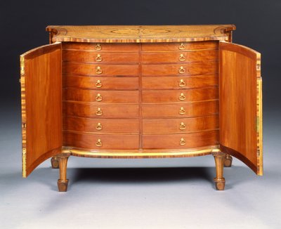 En av ett par George III-kommoder (harved & kingwood) av Thomas Chippendale
