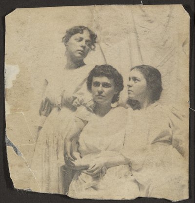 [Weda, Katherine och Maud Cook] av Thomas Eakins