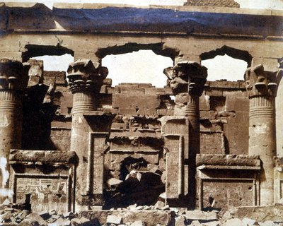 Portico av Kalabsha-templet, från albumet "Ancient Egypt in 1855 and 1856" (alumeniserat salttryck) av Thomas H.G. Fermor