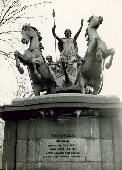Boadicea och hennes döttrar, bronsskulpturgrupp, 1885 av Thomas Thornycroft