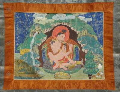 Mahasiddha Luipa, från en partiell uppsättning thangkas, tidigt 1800-tal (mineralpigment på bomull i storlek; original brokadmontering) av Tibetan School