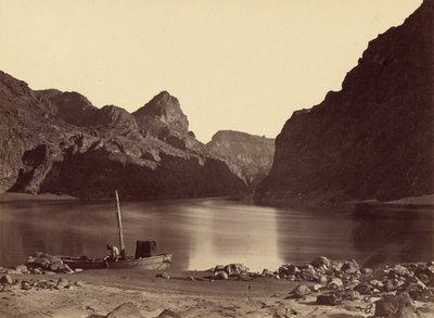 Black Cañon, Coloradofloden, från läger 8, blickar uppåt av Timothy H. O