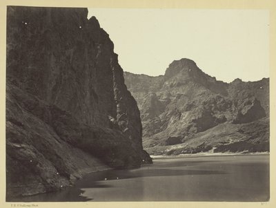 Black Cañon, Coloradofloden, vy nedanför nära Camp 7. Utforskningar i Nevada och Arizona, 1871 års expedition. Löjtnant Geo. M. Wheeler, kommendörkapten. av Timothy O