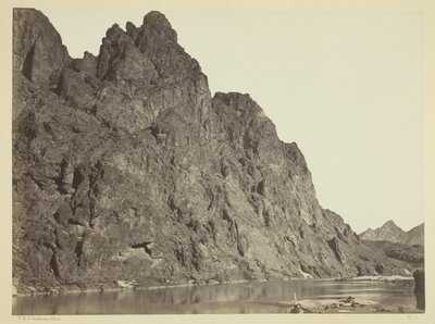 Bluffen mittemot Big Horn Camp, Black Cañon, Coloradofloden av Timothy O