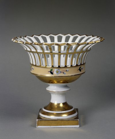Fruktkorg, ca. 1826-1838 (hårdklistrat porslin med emalj och förgyllning) av Tucker China Factory