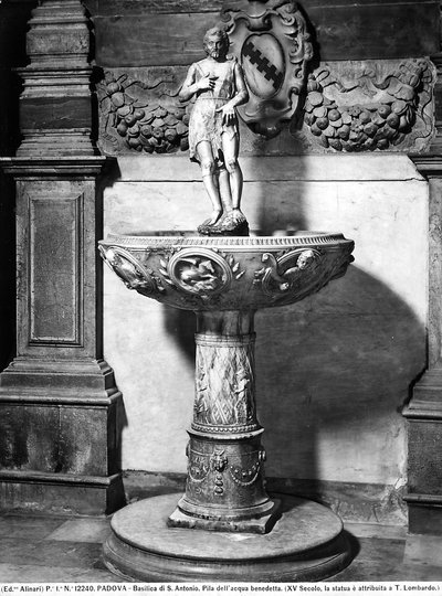 Heligt vattenbassäng med en statyett av Johannes Döparen, Basilica of S. Antonio, Padua av Tullio Lombardo