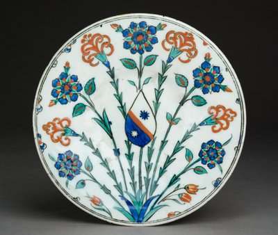 Fat med europeiskt vapen, Iznik ware, turkiskt, ca 1570 (stenpasta med polykrom under glasyr) av Turkish School